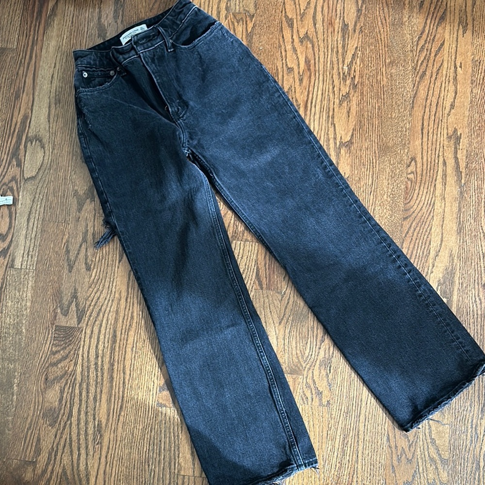Abercrombie & Fitch Black high rise 90s relaxed 23/000s curve love